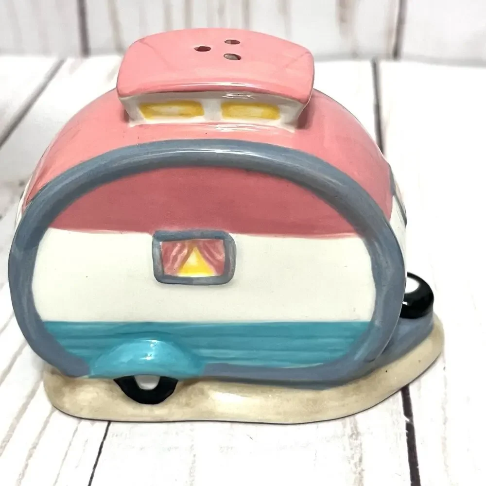 Ceramic Retro Camper RV Trailer Salt and Pepper Shakers Set Flamingos